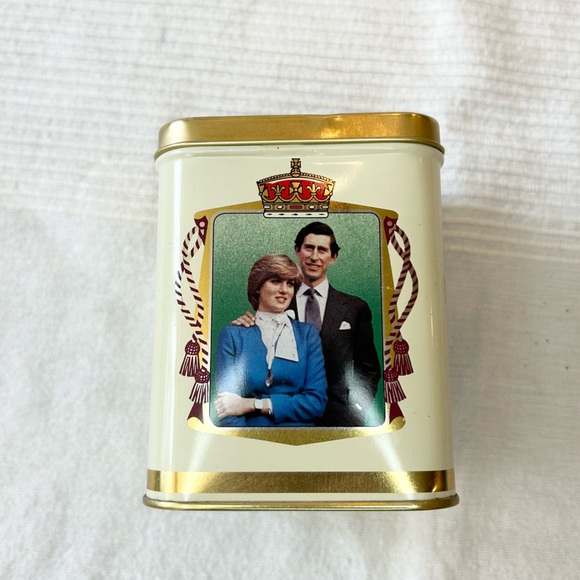 Vintage Princess Diana & Charles Wedding Royalty Tin - Picture 11 of 13
